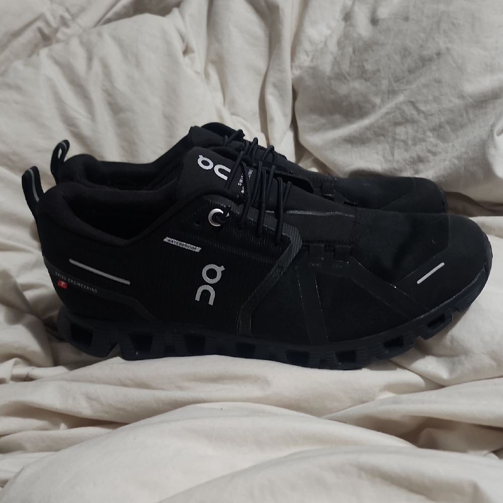On Running Womens Black Sneakers